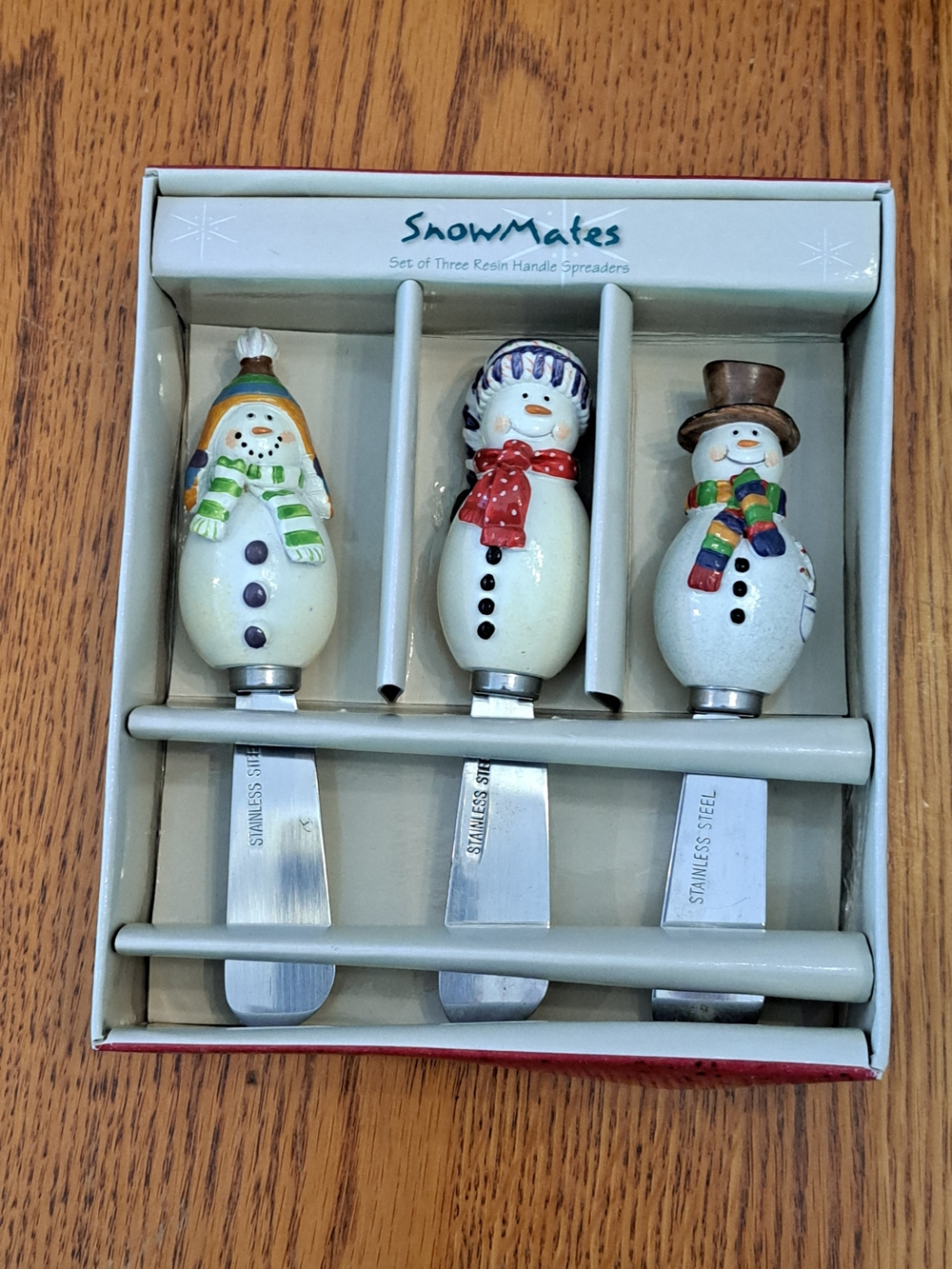 🎄15% Off 🎄Oneida SnowMates Snowman Spreaders with Red, Green, Blue Accents